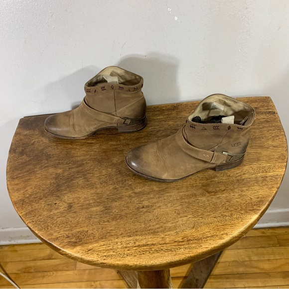 Ugg cowboy style leather boots - Picture 4 of 11